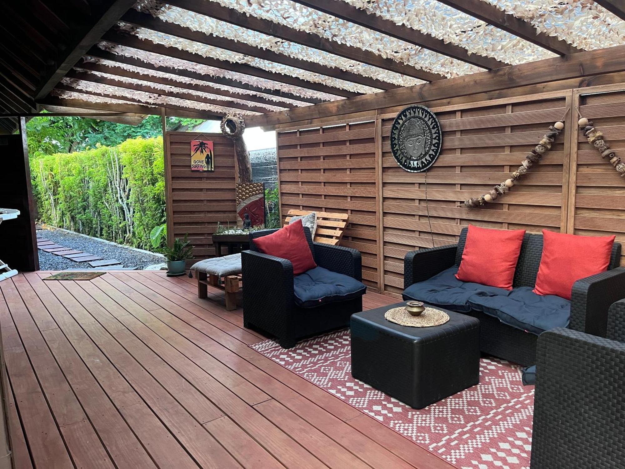 Faaora Lodge, Little Paradise Haapiti Exterior photo